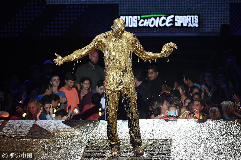 不惑之年！科比40岁商业娱乐双丰收