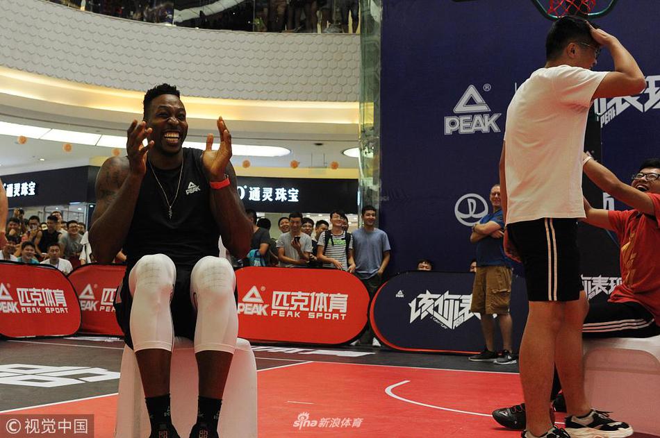 霍华德中国行亮相安徽学习茶艺书法