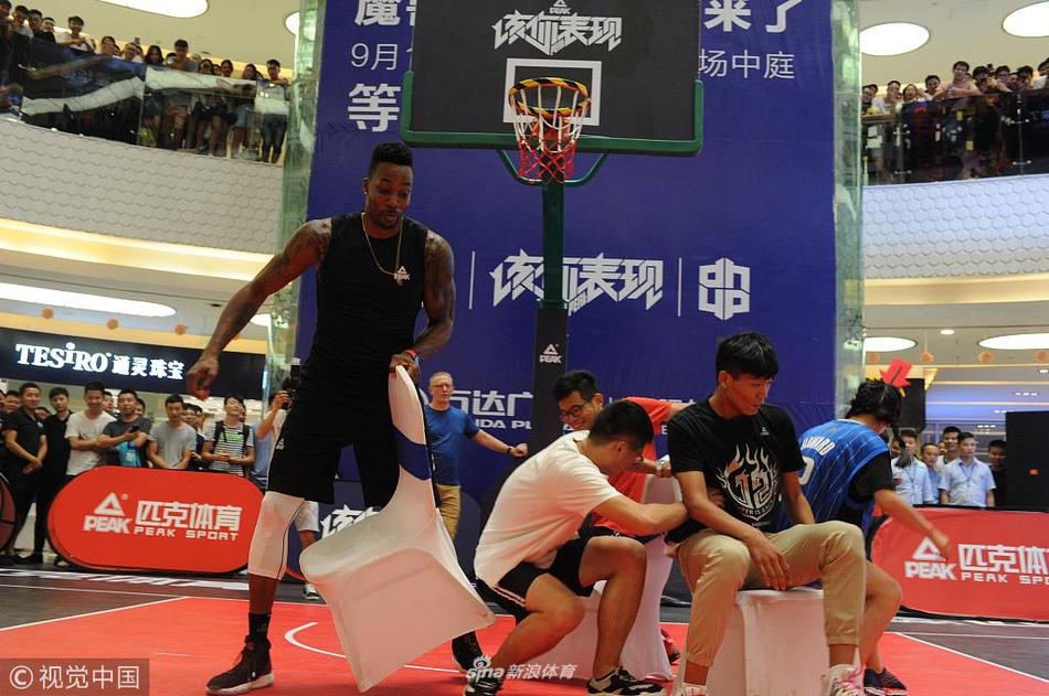 霍华德中国行亮相安徽学习茶艺书法