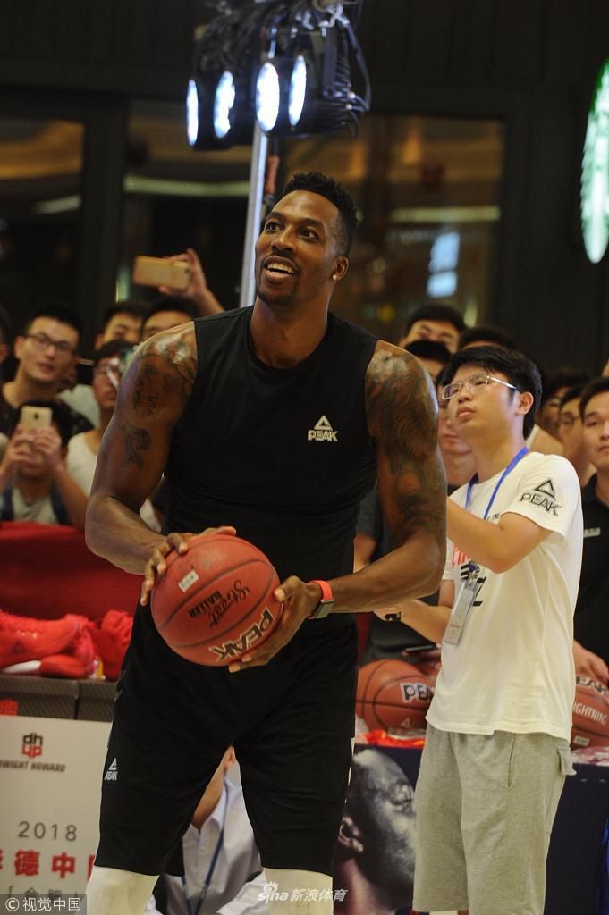 霍华德中国行亮相安徽学习茶艺书法