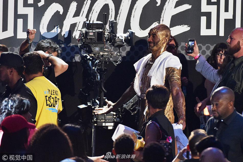 不惑之年！科比40岁商业娱乐双丰收