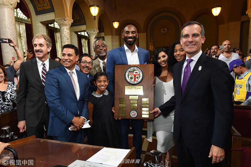 不惑之年！科比40岁商业娱乐双丰收