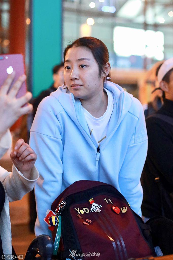 中国女排回国抵京众粉丝接机