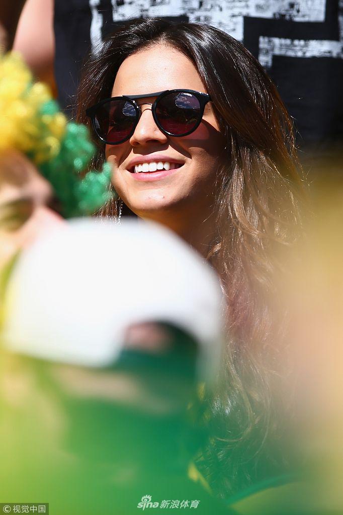 内马尔布鲁娜同框画面回顾恩爱时刻