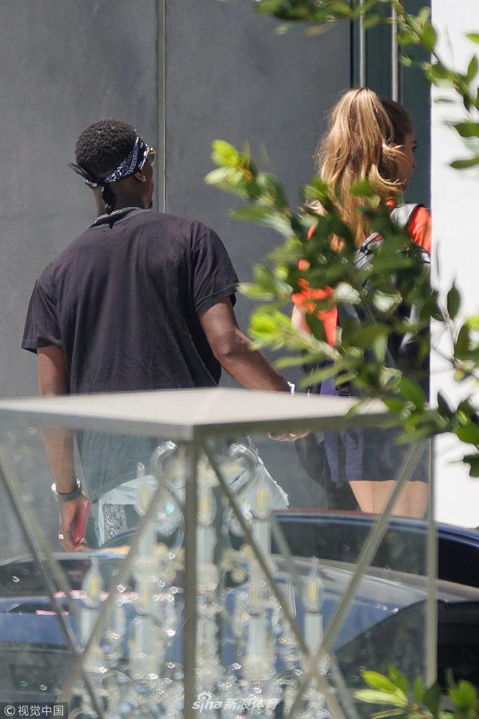 玩美了！博格巴大红内裤扎眼无惧偷拍