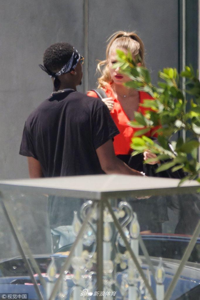 玩美了！博格巴大红内裤扎眼无惧偷拍