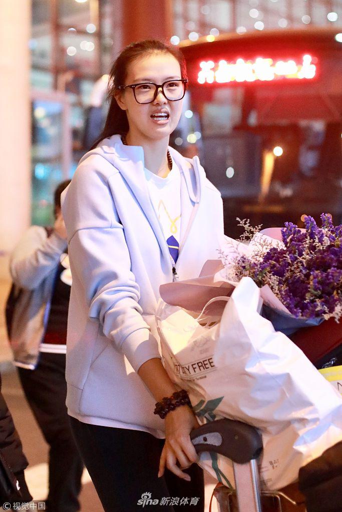 中国女排回国抵京众粉丝接机