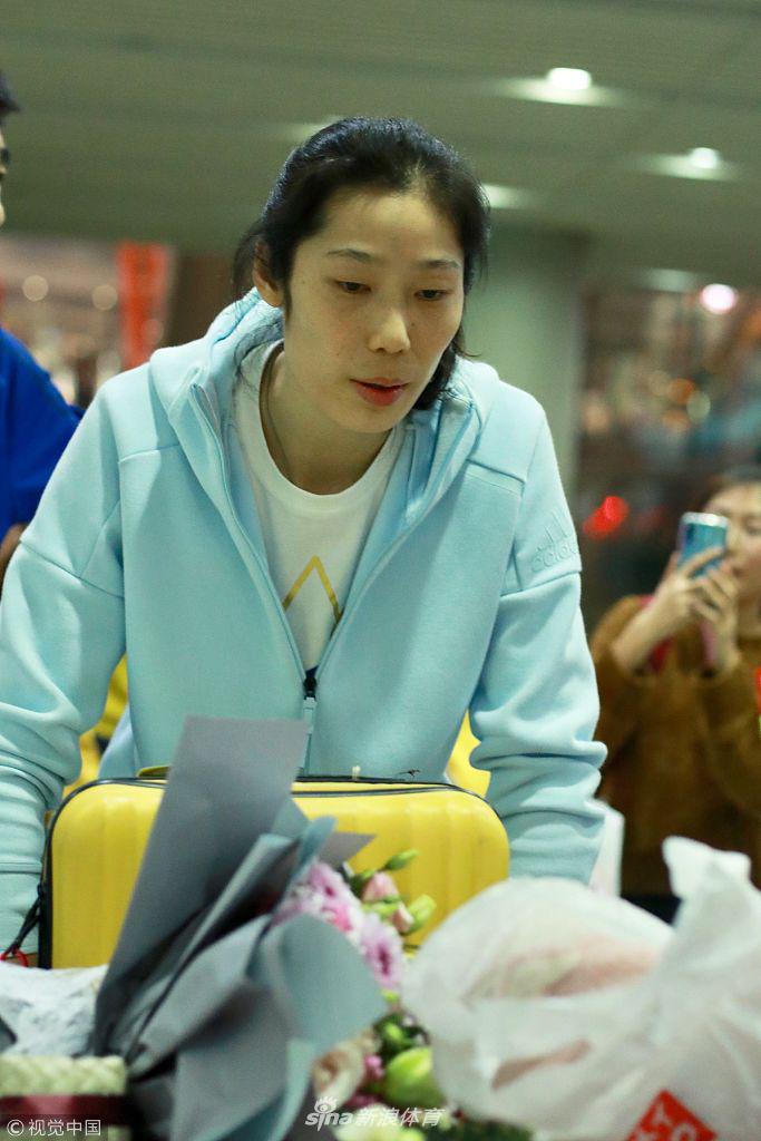 中国女排回国抵京众粉丝接机