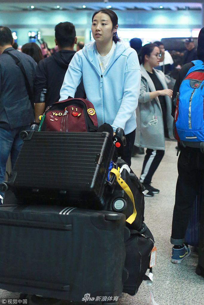 中国女排回国抵京众粉丝接机