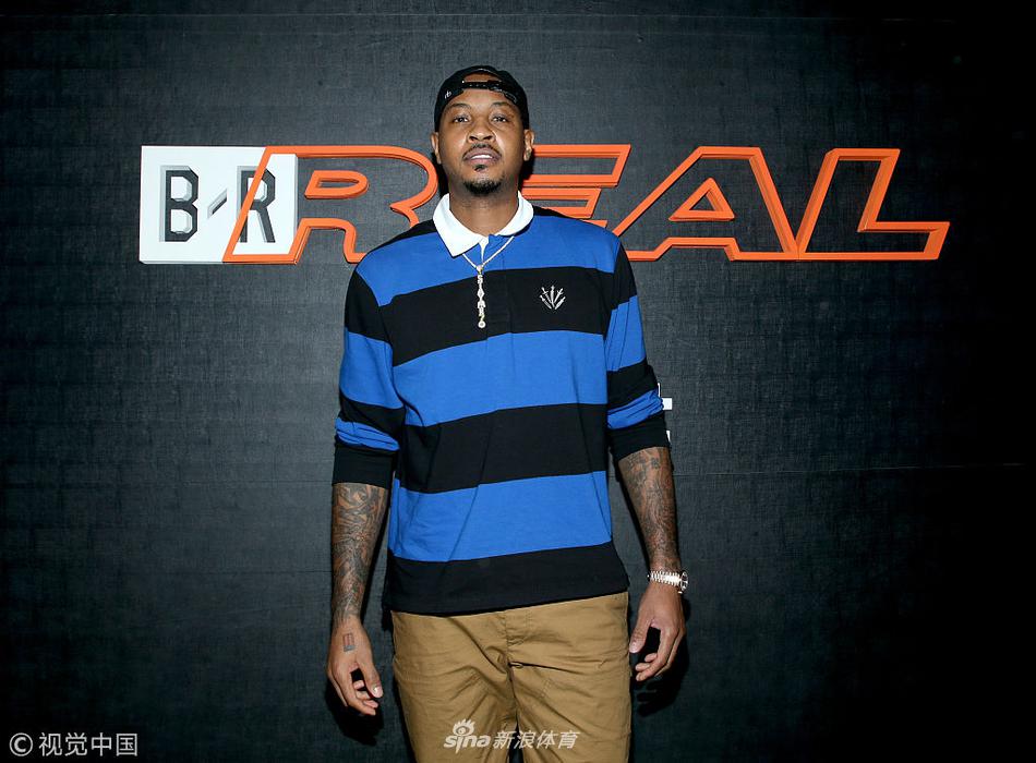 瓜灯泡合体领衔众球员亮相商业活动