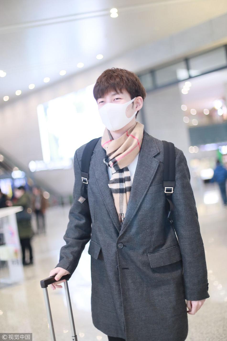 击剑男神董力暖男范十足