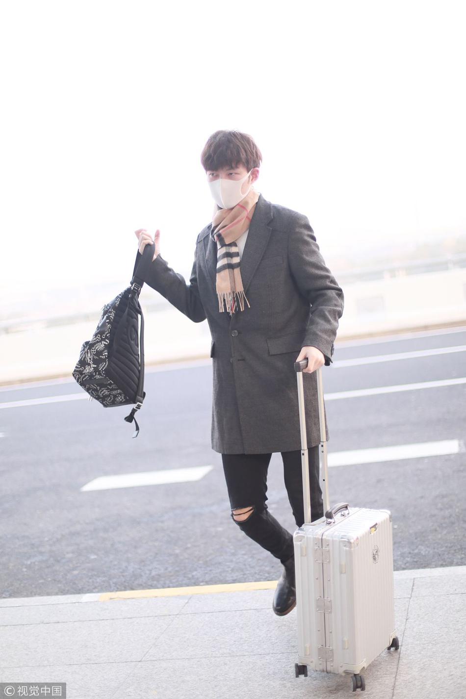 击剑男神董力暖男范十足