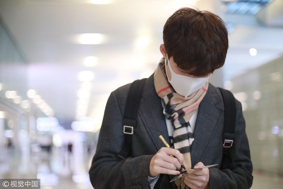 击剑男神董力暖男范十足