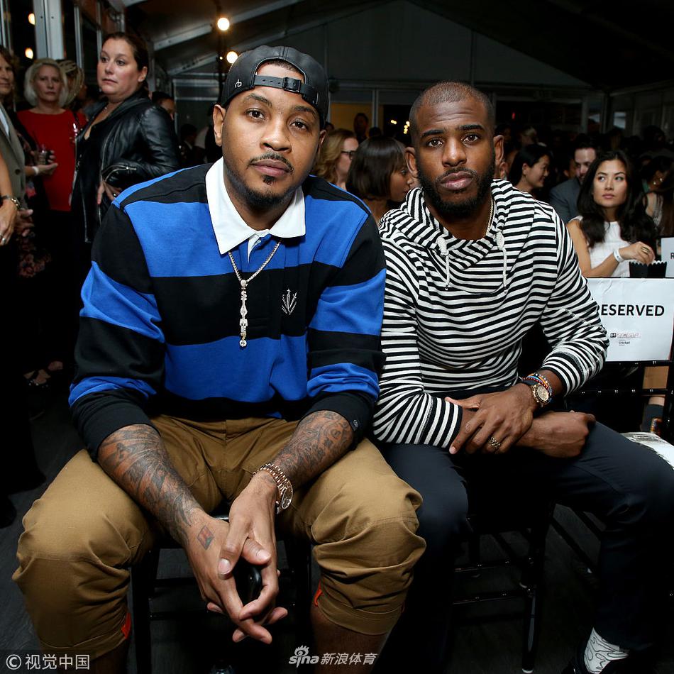 瓜灯泡合体领衔众球员亮相商业活动