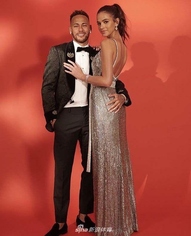 内马尔布鲁娜同框画面回顾恩爱时刻