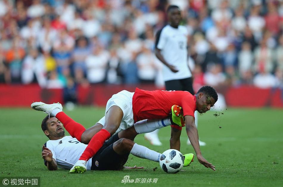 拉什福德争抢倒地