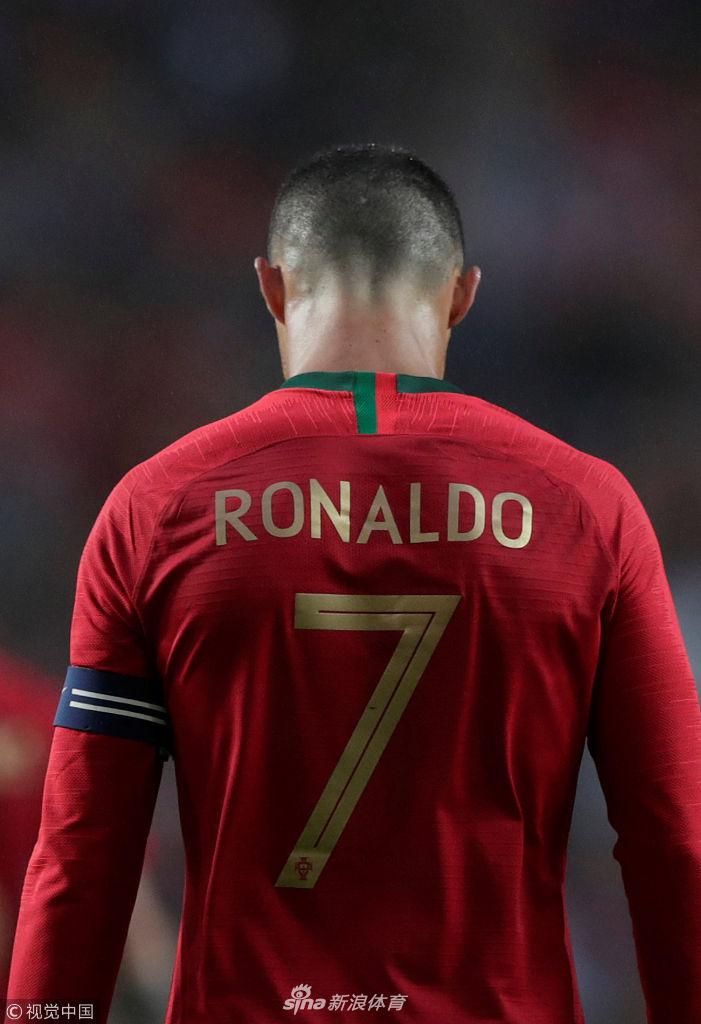 C罗背影