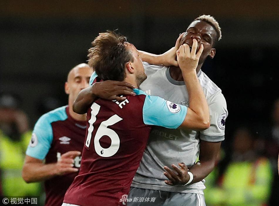 博格巴遭对手扒脸