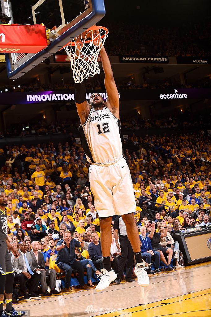 阿尔德里奇扣篮