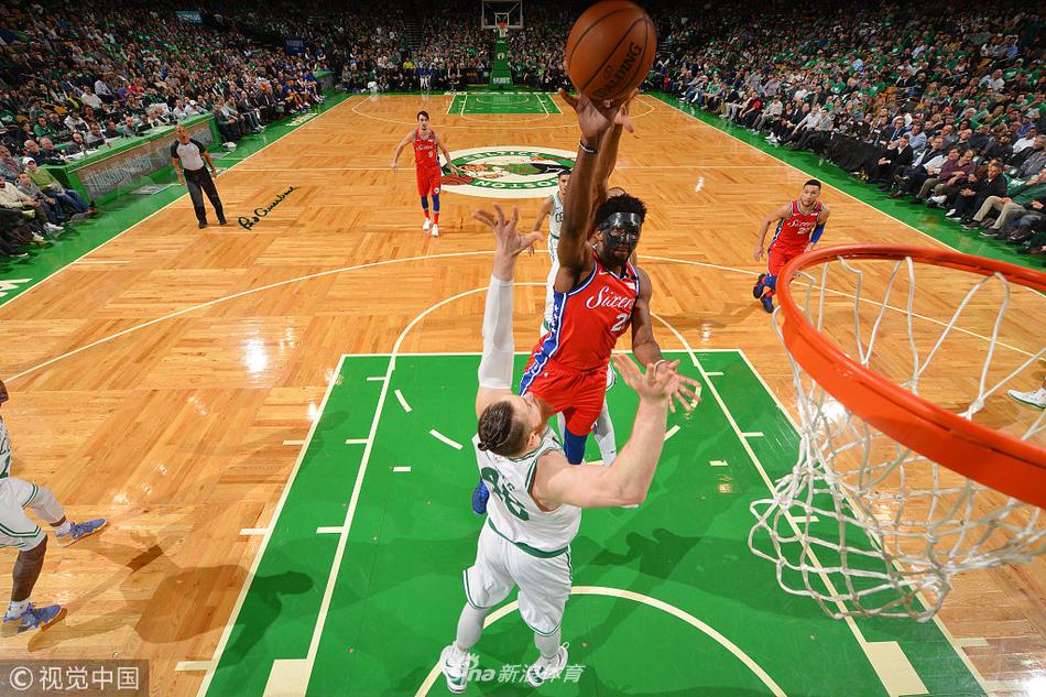 恩比德隔人暴扣