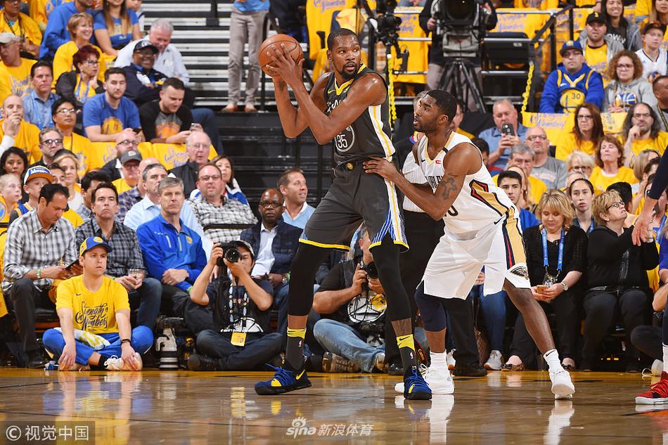 杜兰特持球背身单打