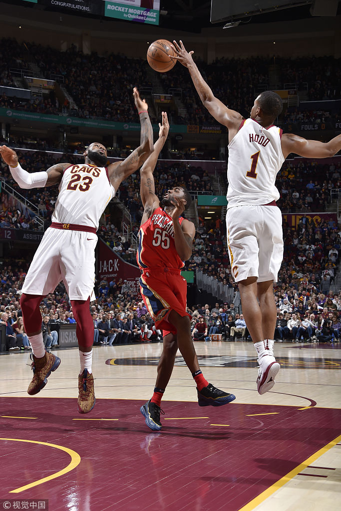 詹姆斯和胡德防守