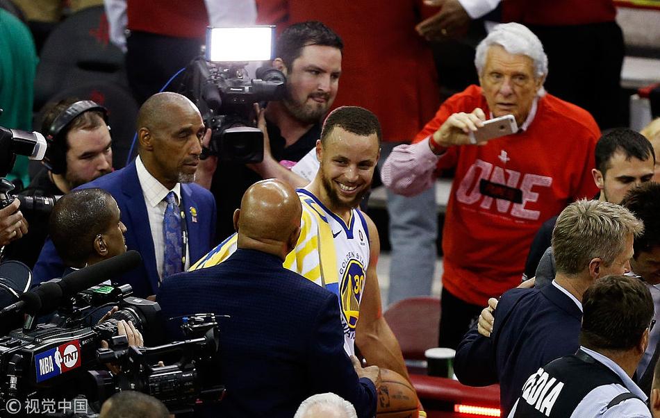 库里赛后非常兴奋