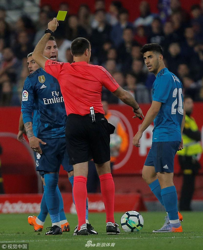 阿森西奥吃到黄牌