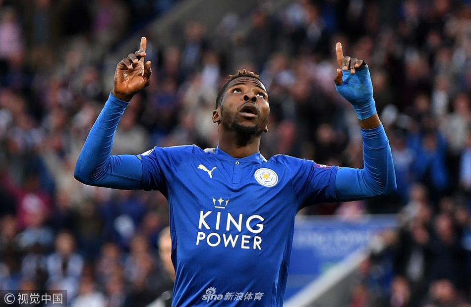 伊赫纳乔庆祝破门