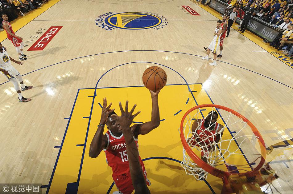 卡佩拉篮下出手