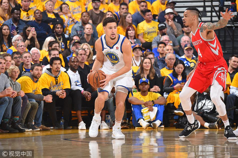 汤普森持球进攻