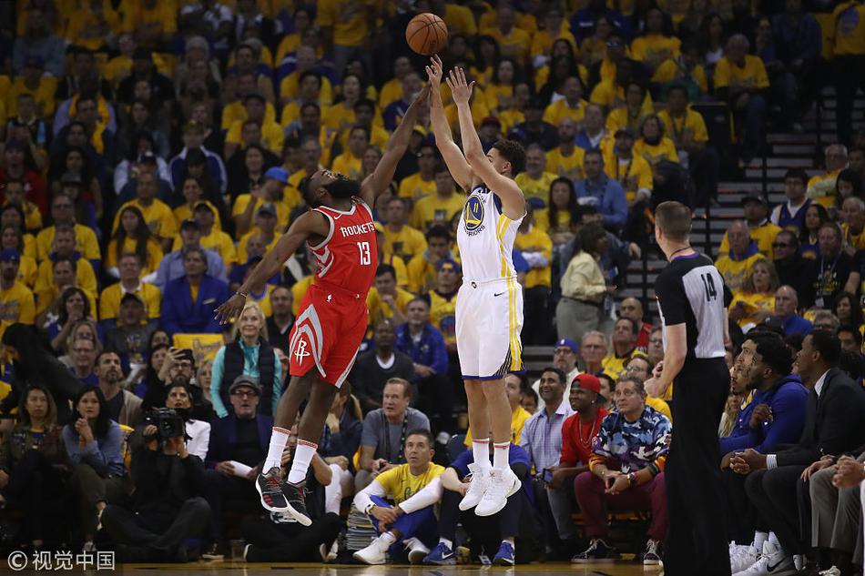 汤普森三分出手