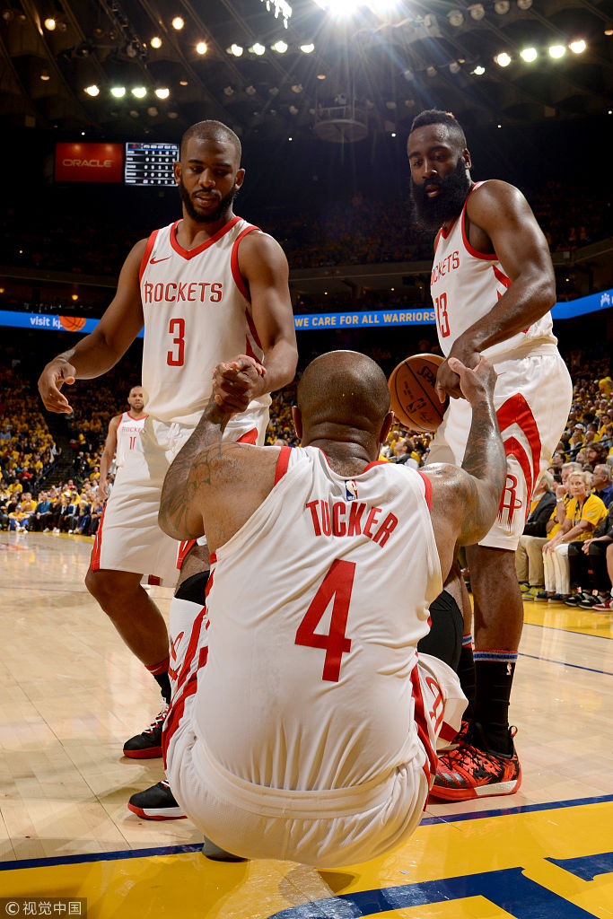 保罗和哈登拉起塔克