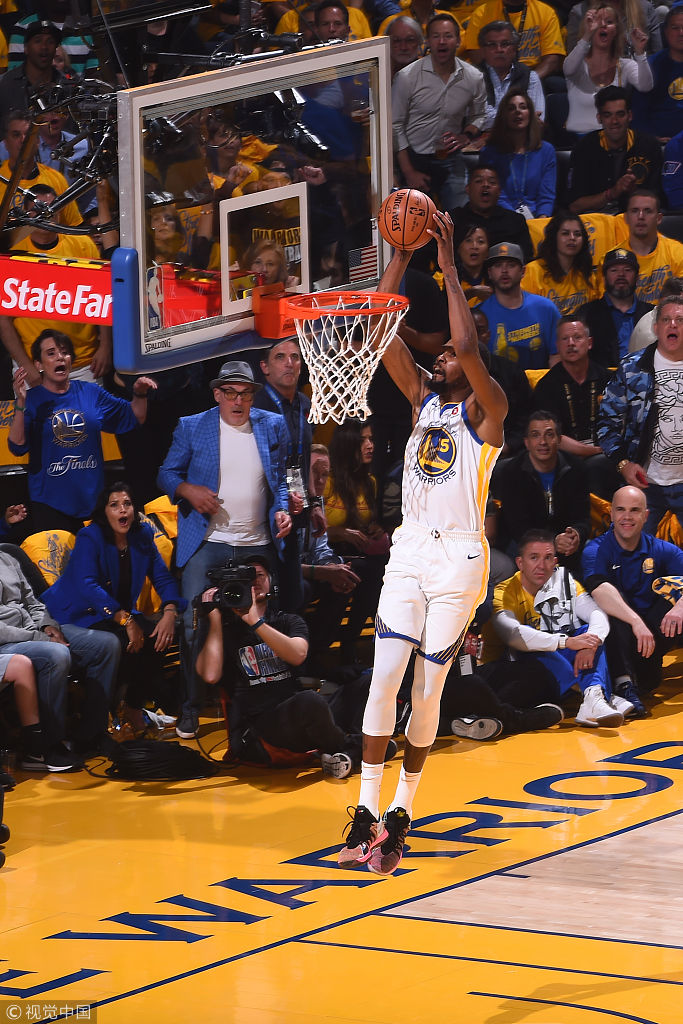 杜兰特空接扣篮