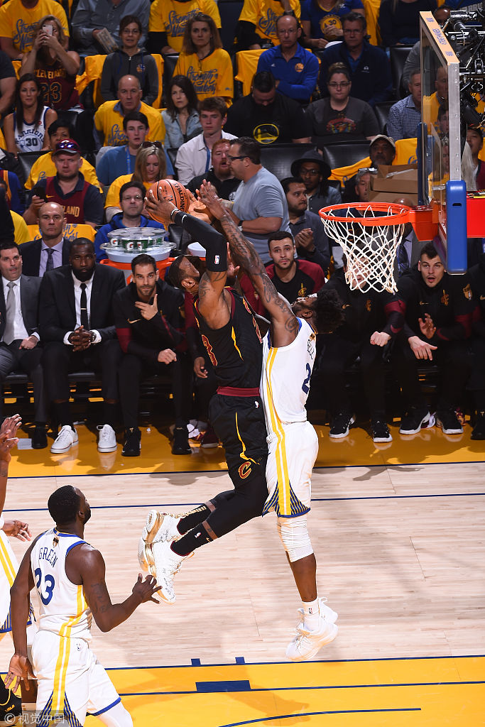 詹姆斯强打贝尔