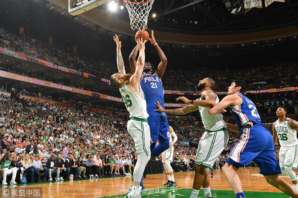 恩比德篮下进攻