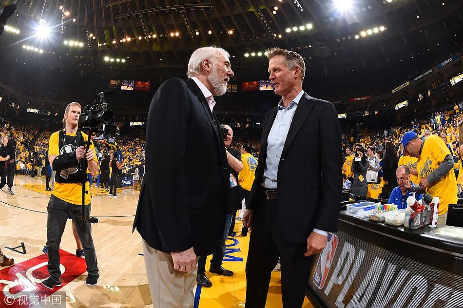 波波和科尔寒暄