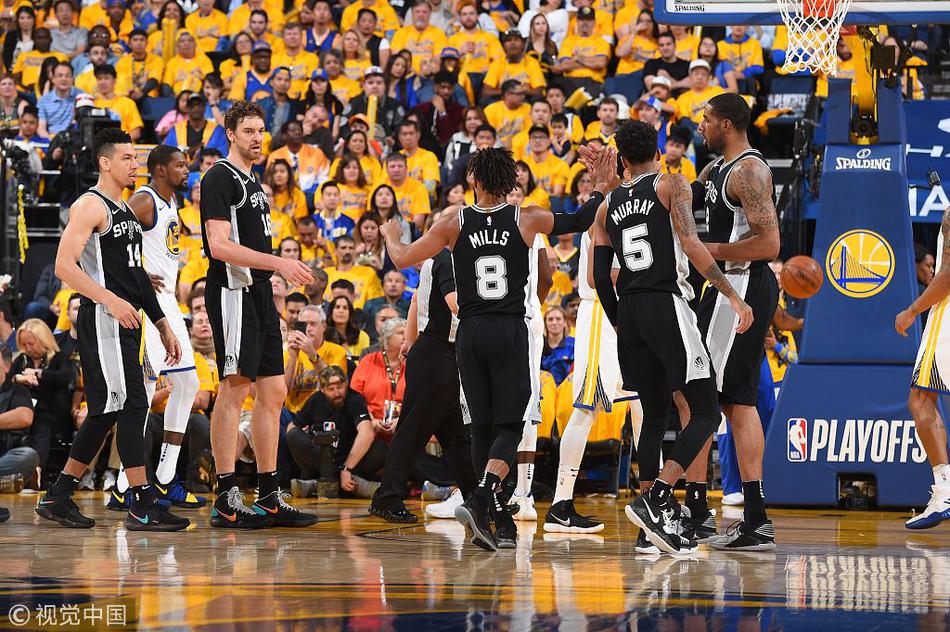 马刺队员彼此鼓励