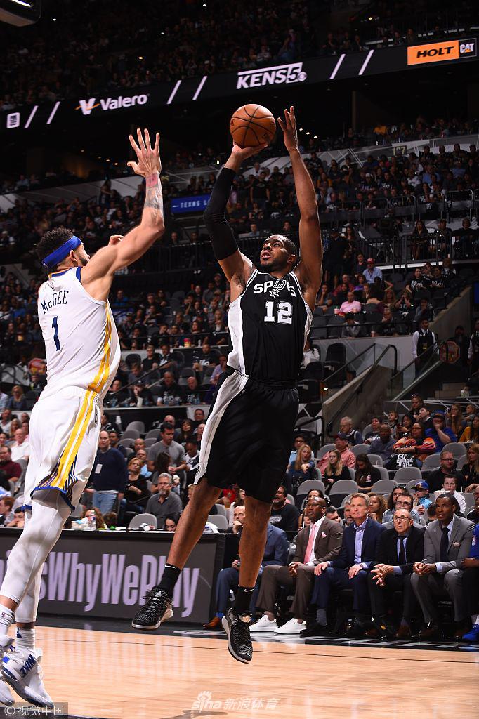 阿德标志性跳投