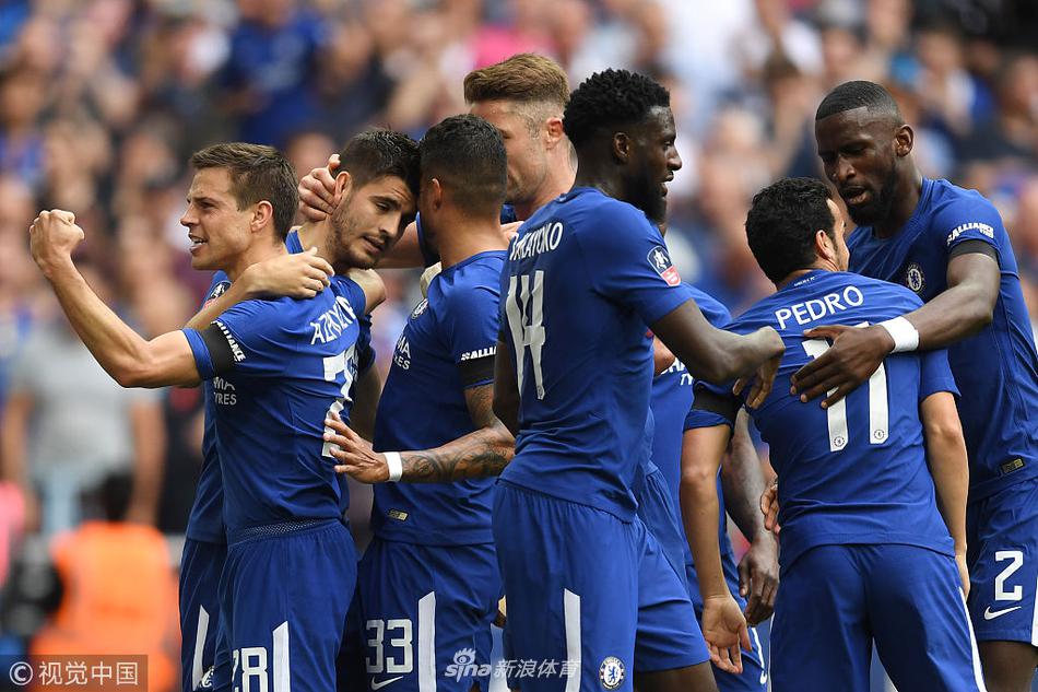 蓝军众将庆祝破门