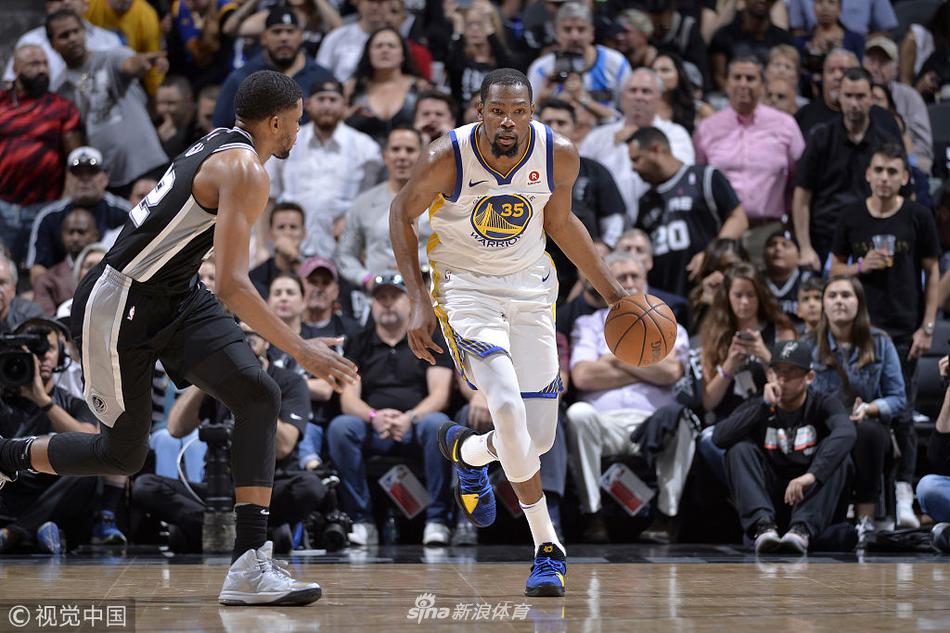 杜兰特持球推进