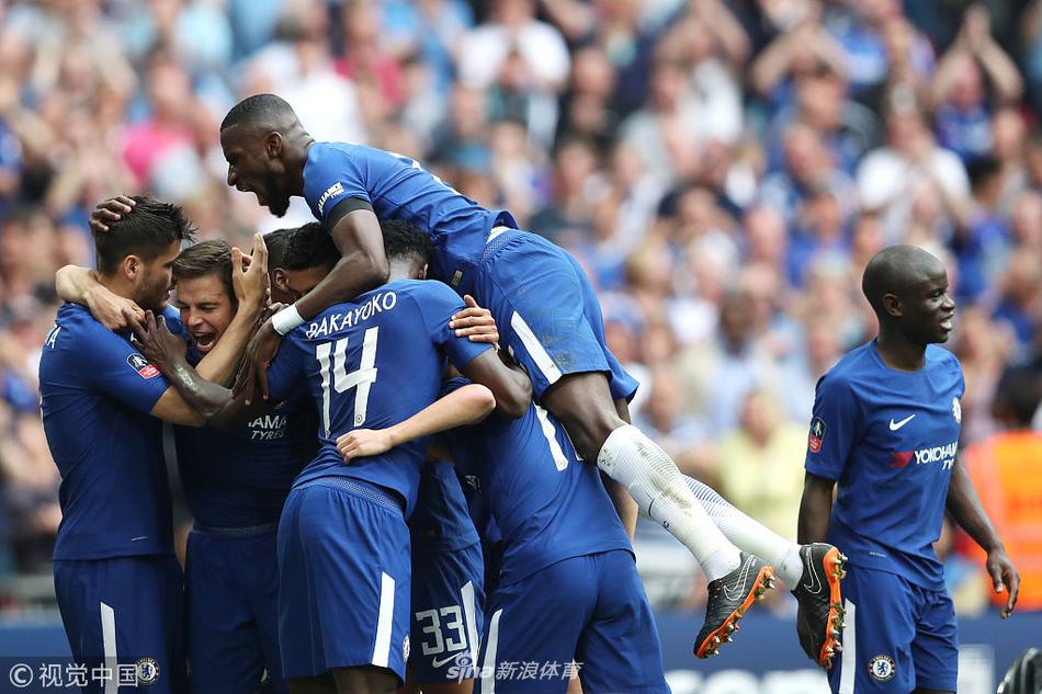 蓝军众将庆祝破门