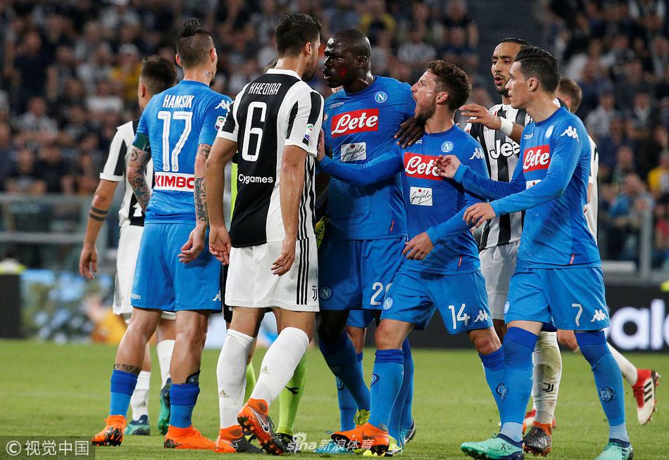 两队球员起争执