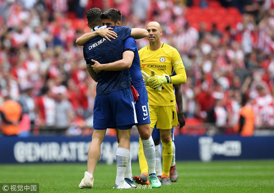 莫拉塔拥抱吉鲁