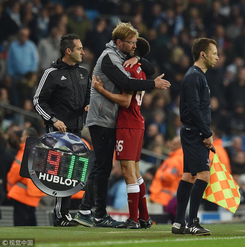 克洛普拥抱弟子