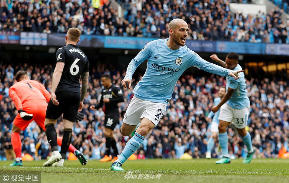 席尔瓦庆祝破门