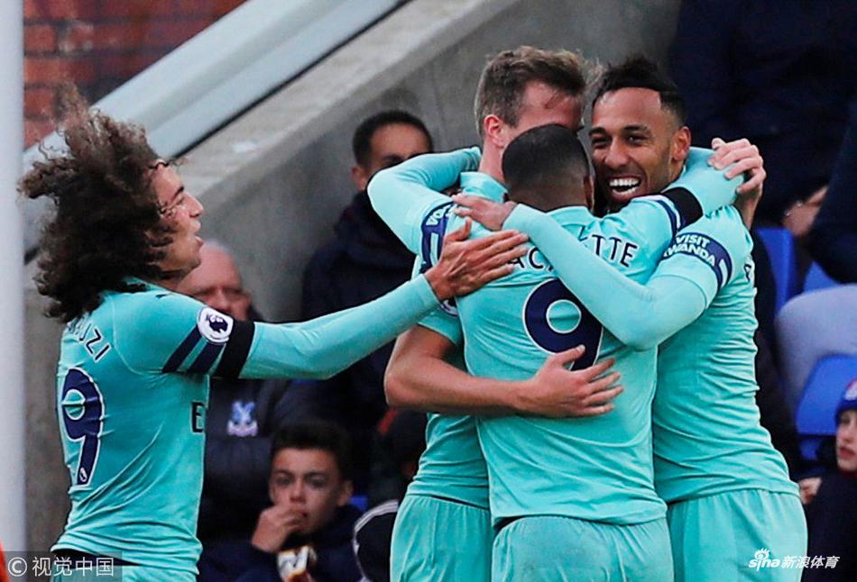 阿森纳庆祝进球