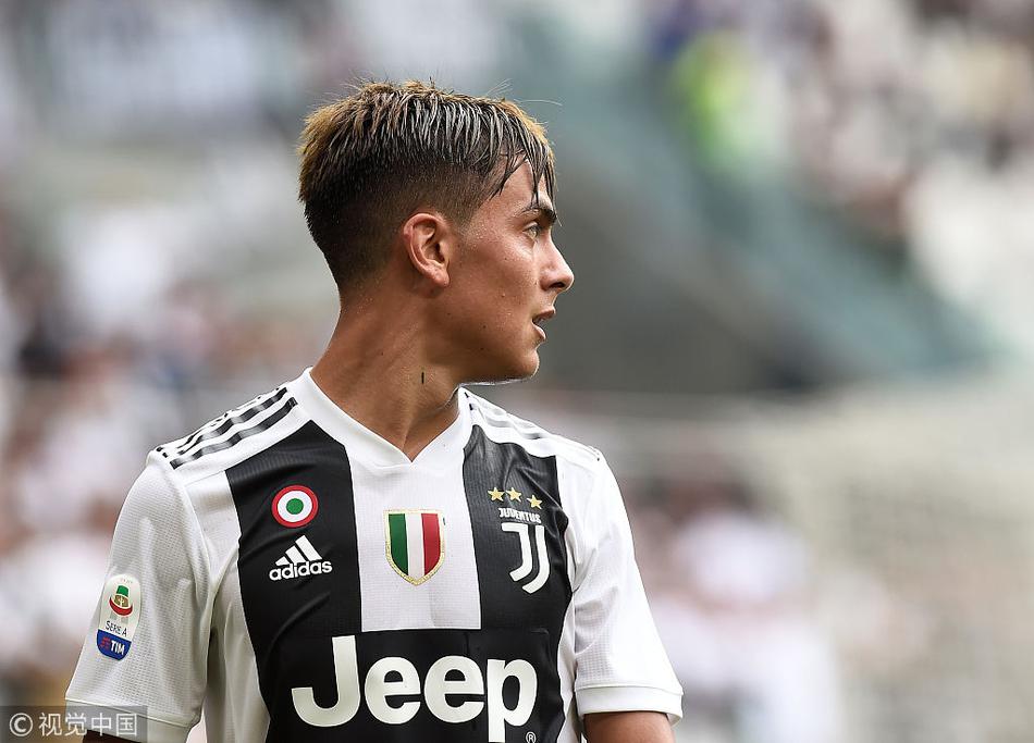 迪巴拉在比赛中