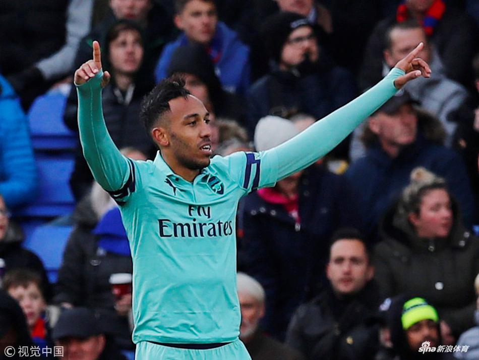 奥巴梅杨庆祝进球