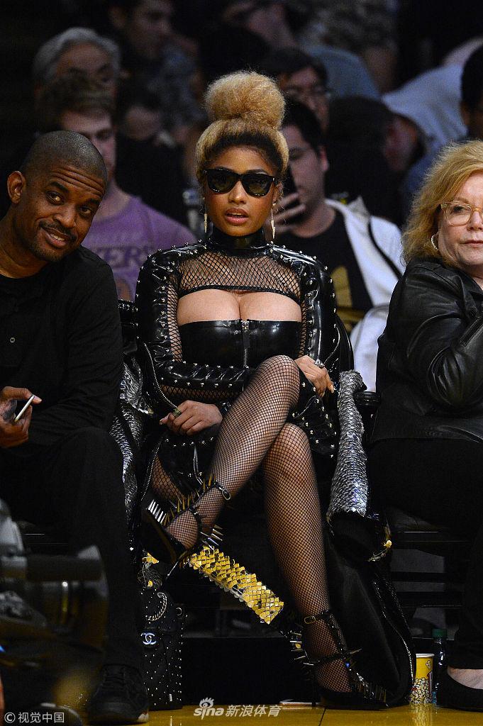 嘻哈歌手Minaj观战湖人战火箭